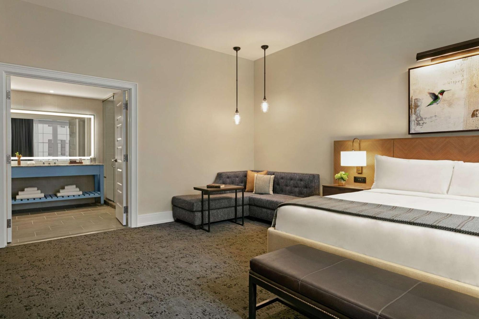 The Harpeth Downtown, Curio Collection By Hilton Franklin